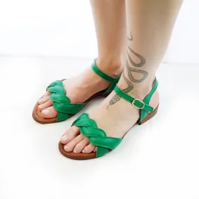 Sandali vera pelle con fibbia oro colore verde